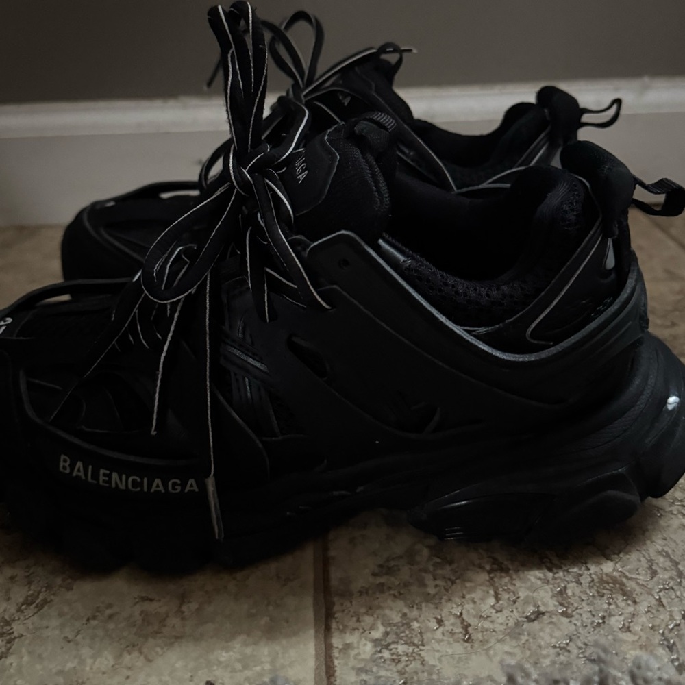 WOMEN'S TRACK SNEAKER IN BLACK